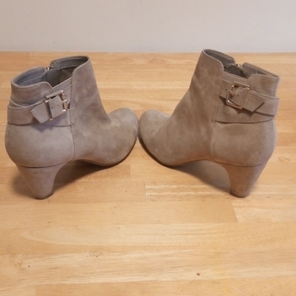 Shoes - Picture 2 of 4